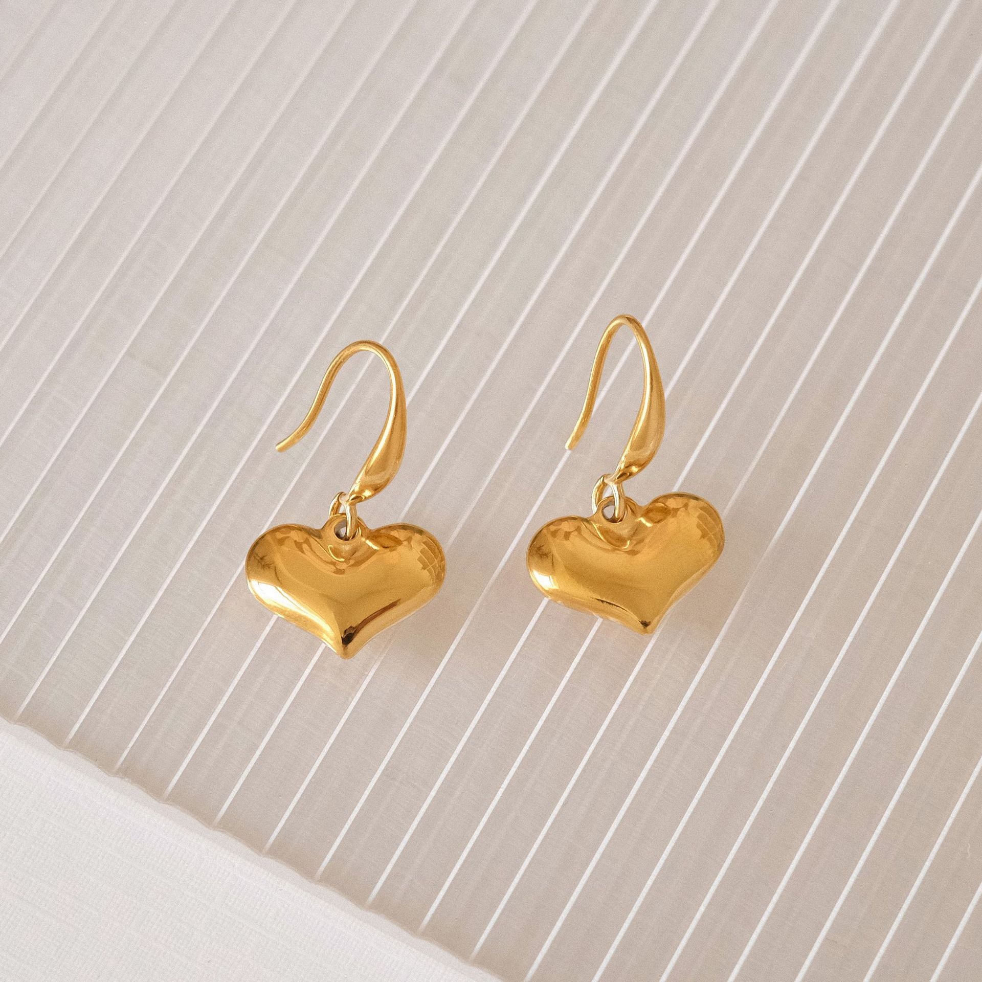 French retro three-dimensional love titanium steel earrings for women metal glossy full heart pendant temperament earrings jlt13292