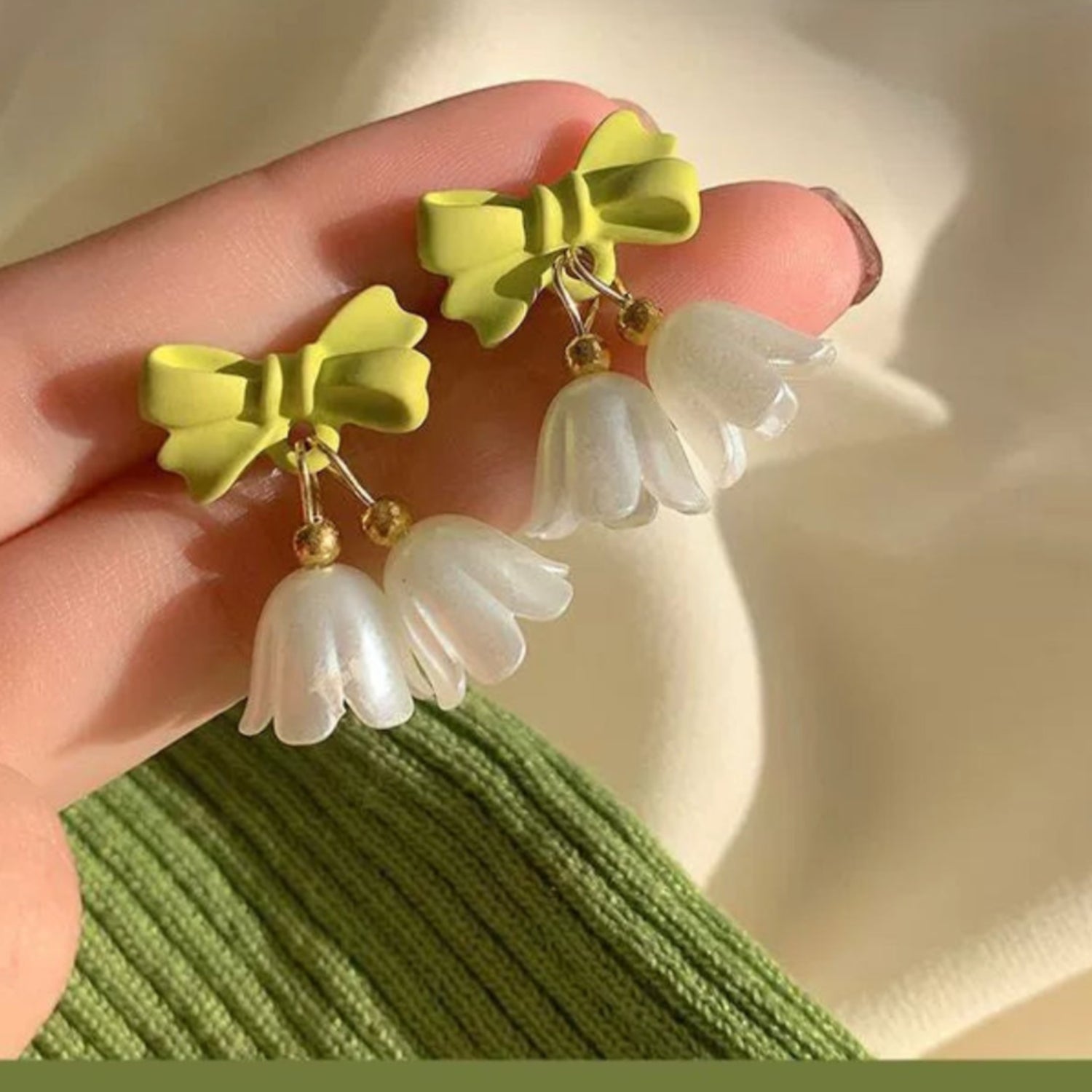 Just Lil Things Green Bow & Pearl Blossom Earrings jlt13325