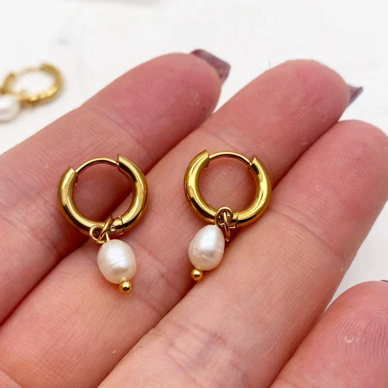 Metal Hoop Earrings with Pearl Drop Design jlt13334