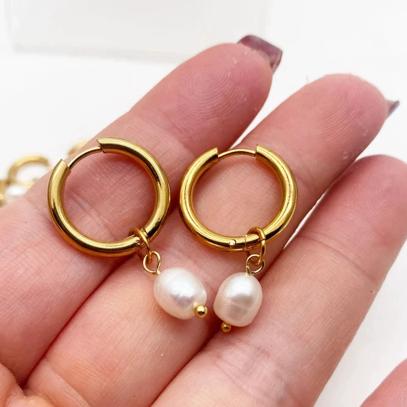 Metal Hoop Earrings with Pearl Drop Design jlt13334