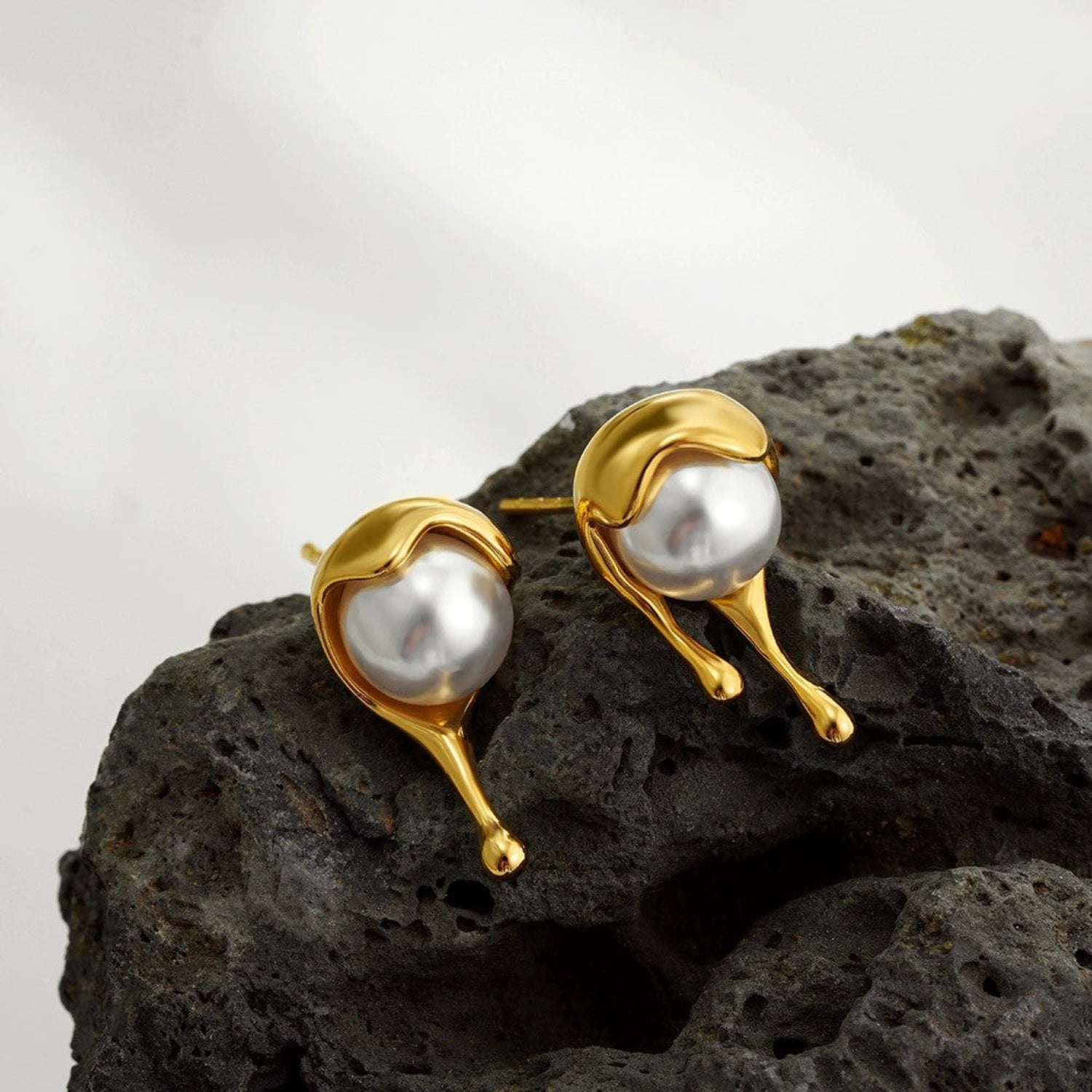 Just Lil Things Molten Gold Pearl Stud Earrings jlt13390