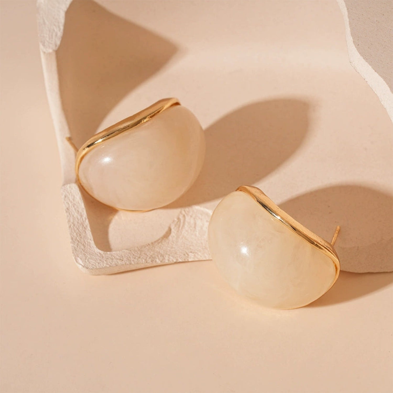 White pearls Stud Earrings JLT13470