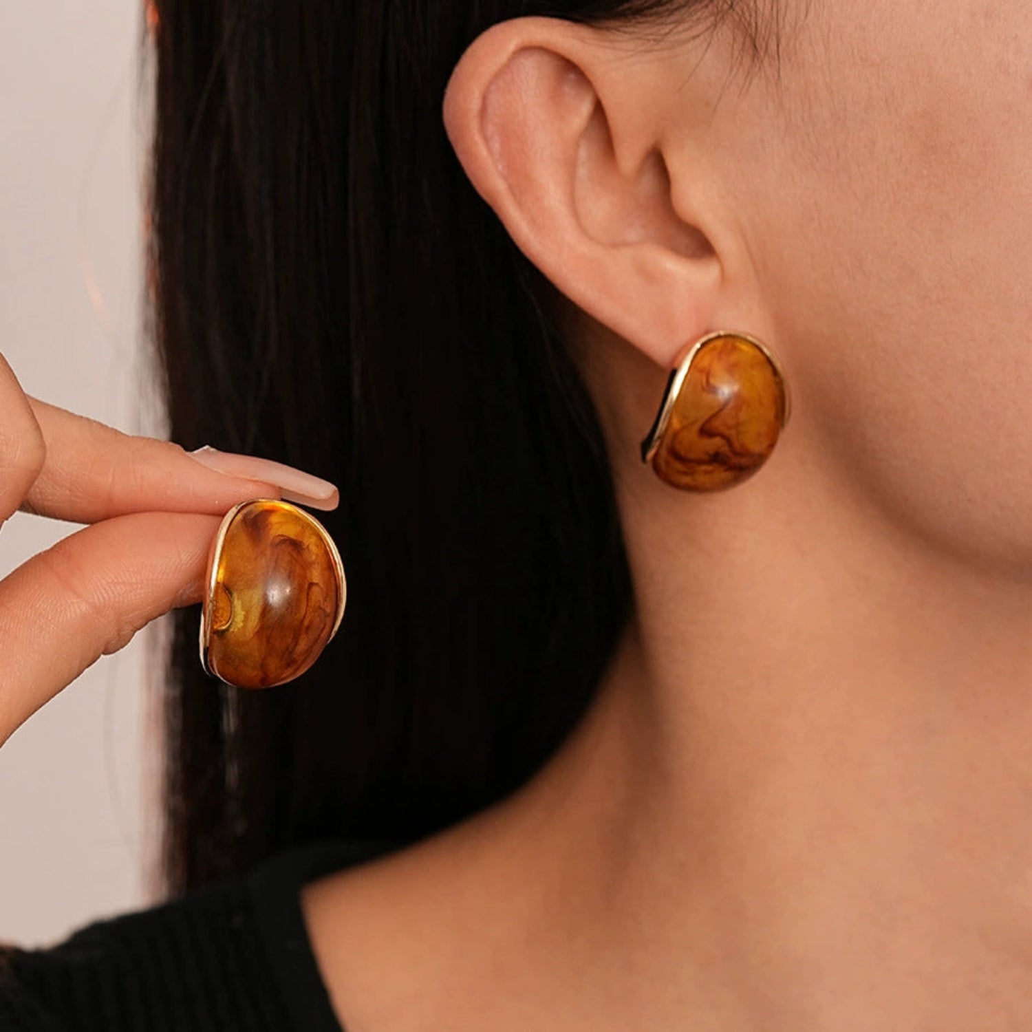 Brown Pearls Stud Earrings jlt13471