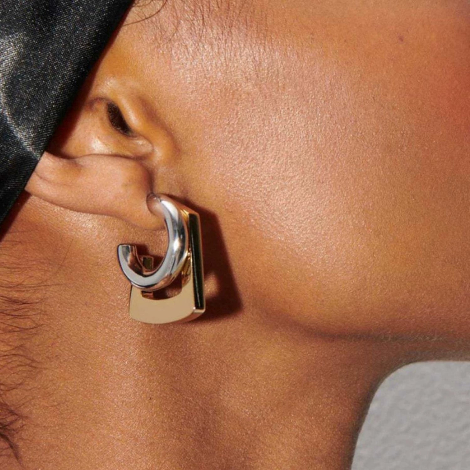 Sculpted Square Dual Hoop jlt13503