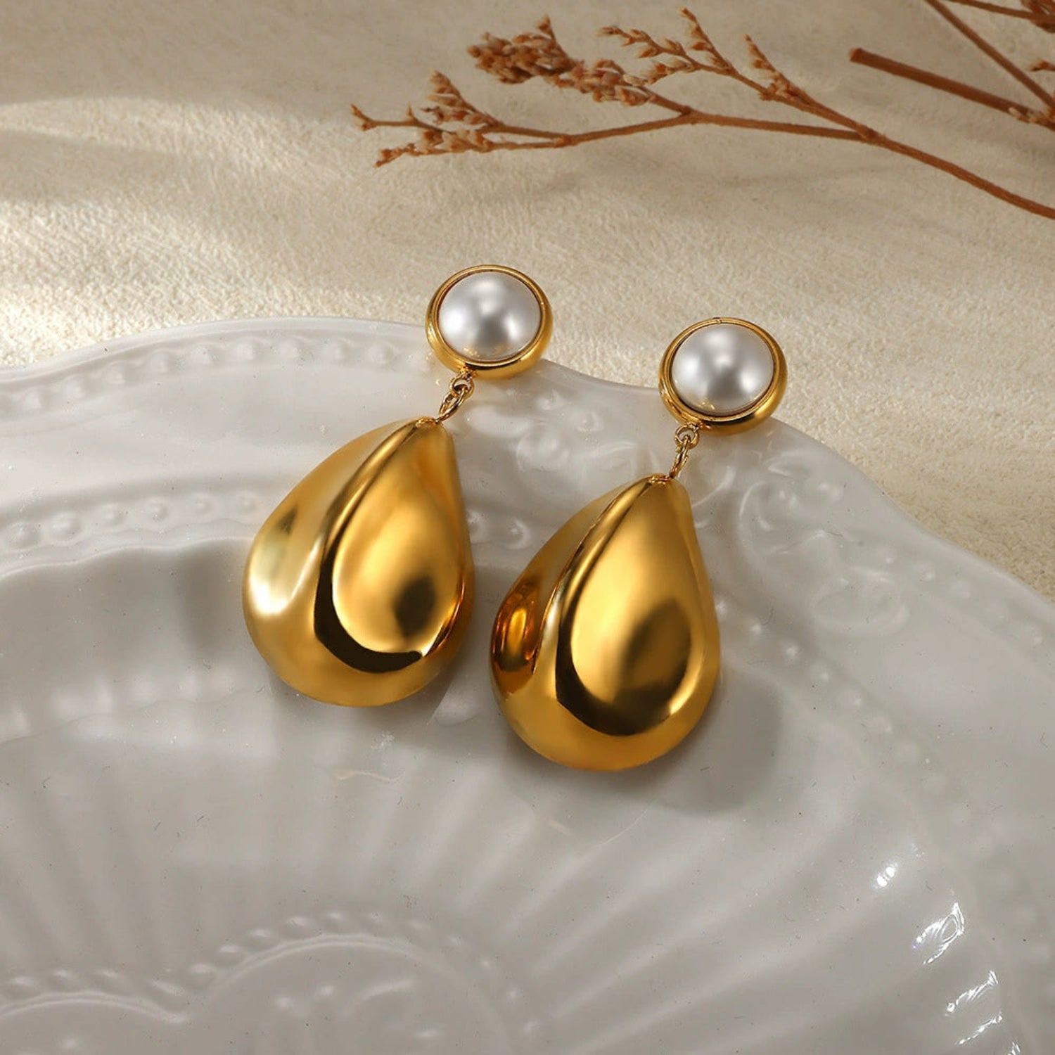 Pearl Drop Teardrop Stud Earrings JLT13602