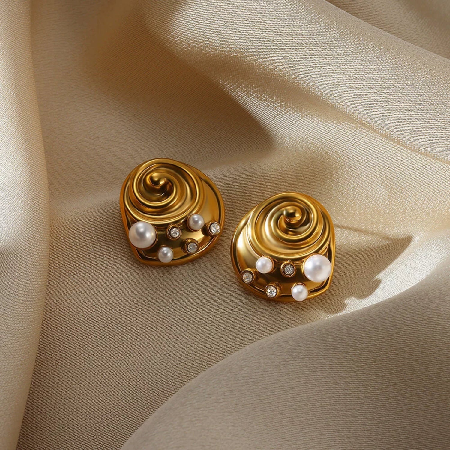 Gold Spiral Shell Stud Earrings JLT13603