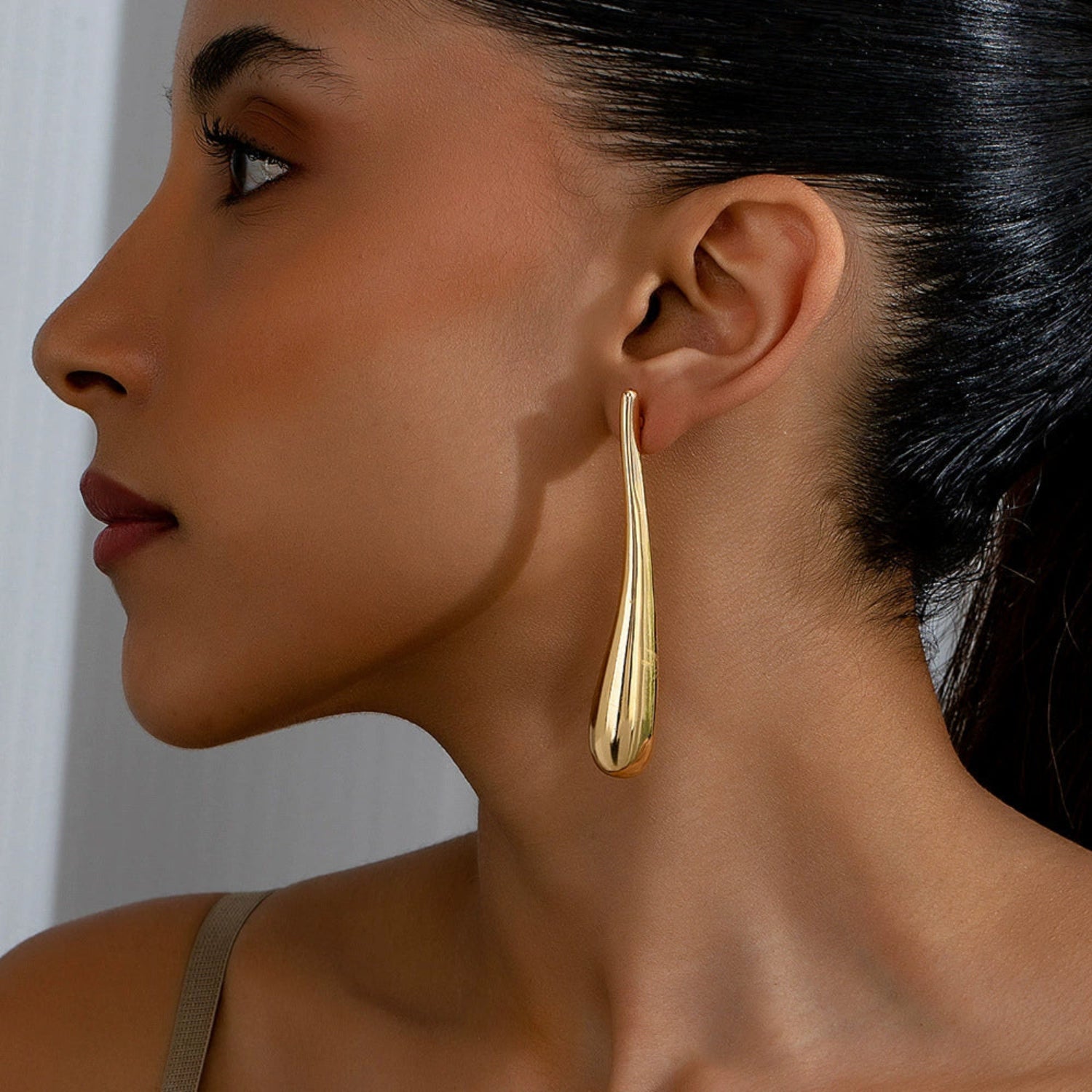 Gold Teardrop Stud Earrings JLT13623
