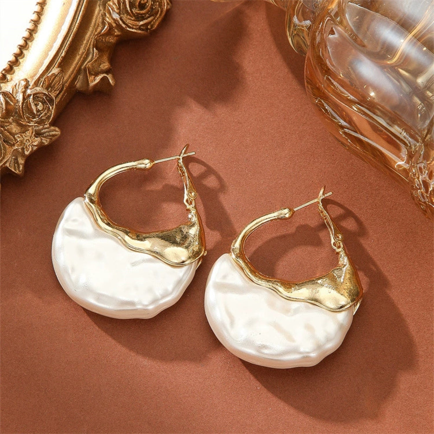Abstract Pearl Gold Hoop Earrings JLT13633