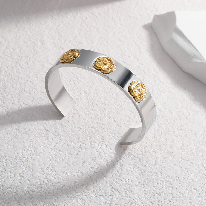Triple Flower Silver Bracelet JLTB0558