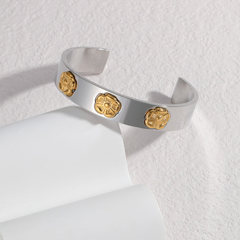 Triple Flower Silver Bracelet JLTB0558