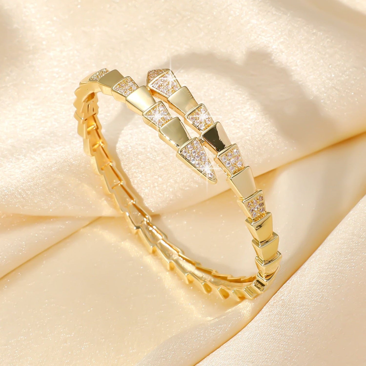 Odd Inlaid Sparkling Stones Plane Serpentine Luxury Bracelet JLTB0610