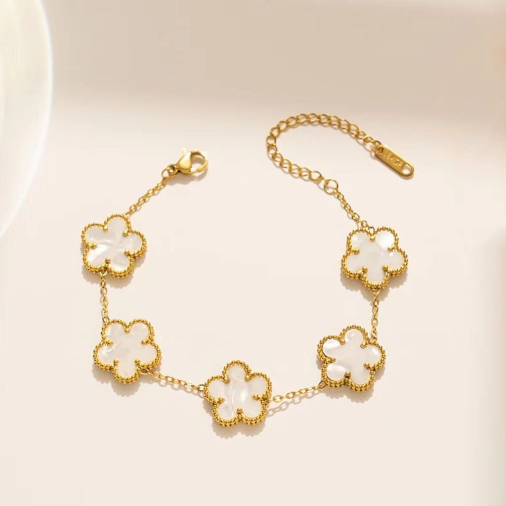 Five of white enamelled clover charms golden bracelet JLTB0776