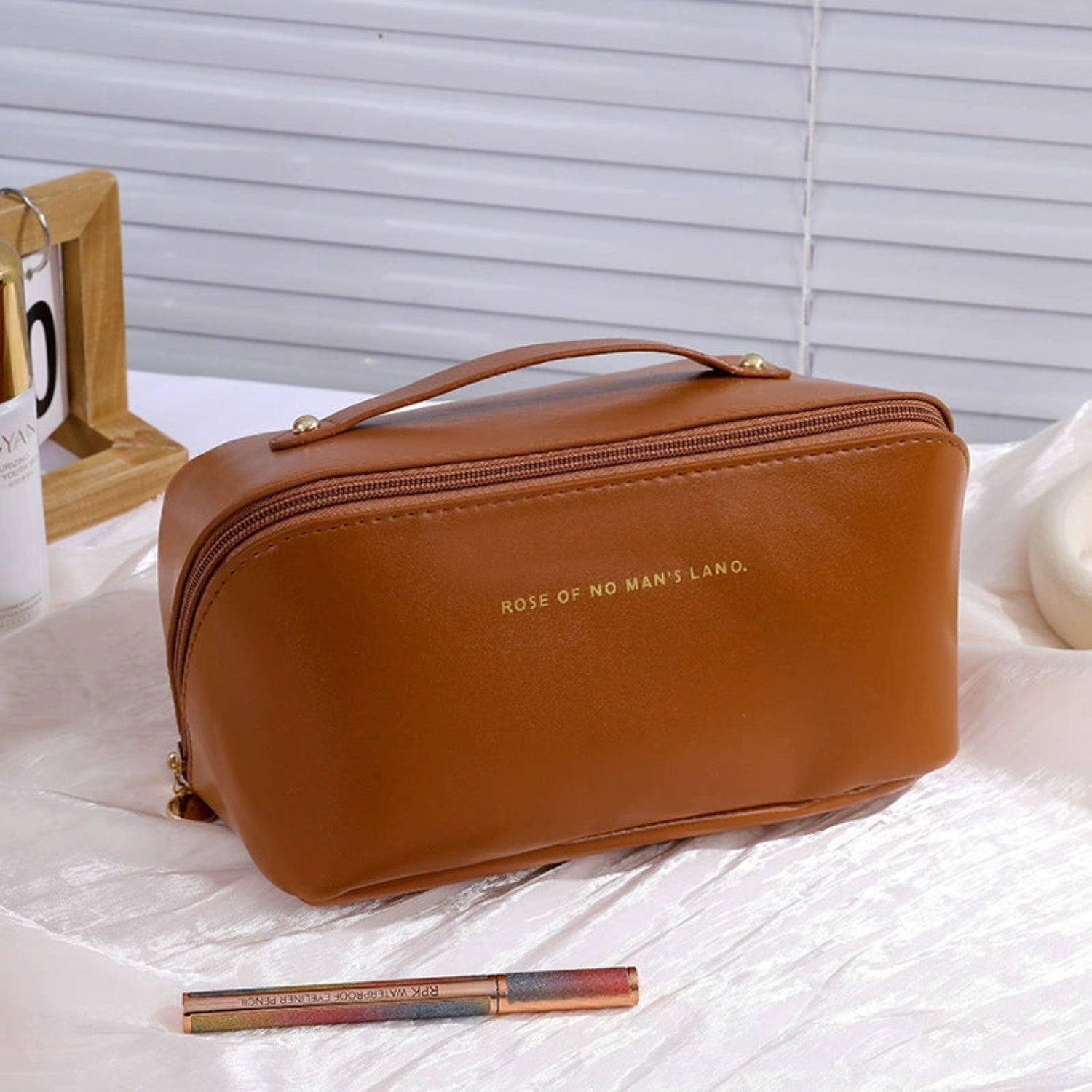 Brown Leather Multi-Compartment Cosmetic Bag JLTJK0105