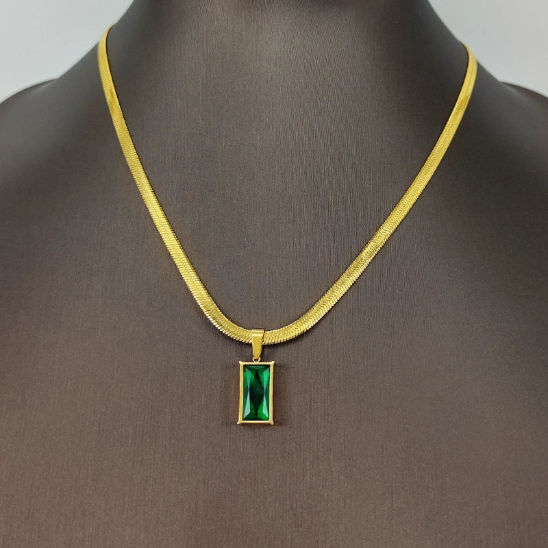 Elegant Flat Chain Necklace with Emerald Pendant – Stunning Jewelry for Women jltn0610