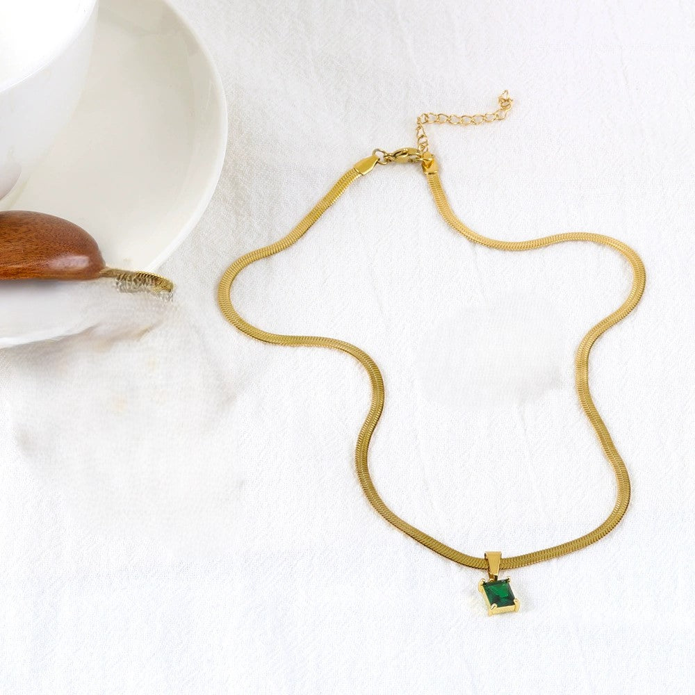 Elegant Flat Chain Necklace with Emerald Pendant – Stunning Jewelry for Women jltn0610