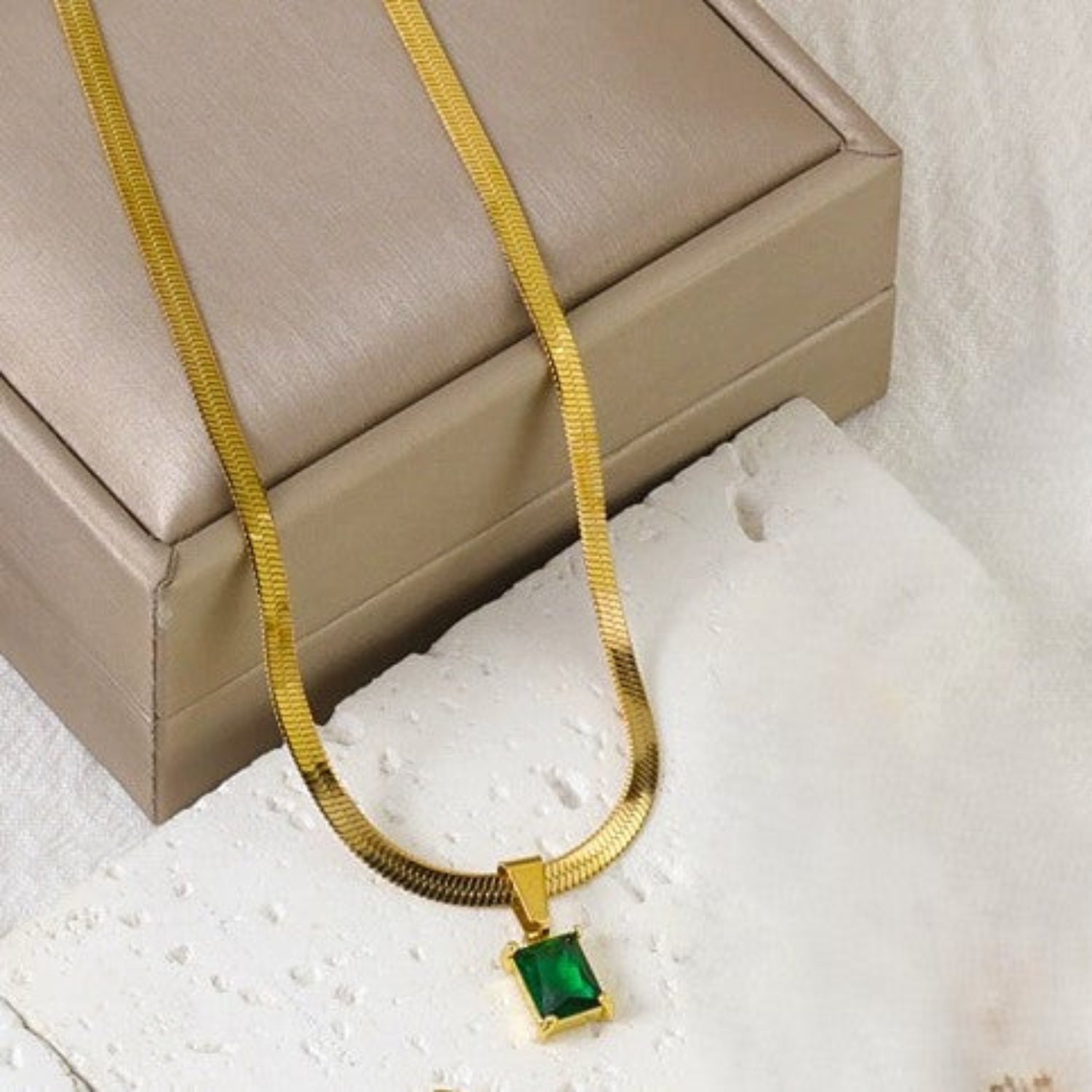 Royal Emerald Drop JLTN0610
