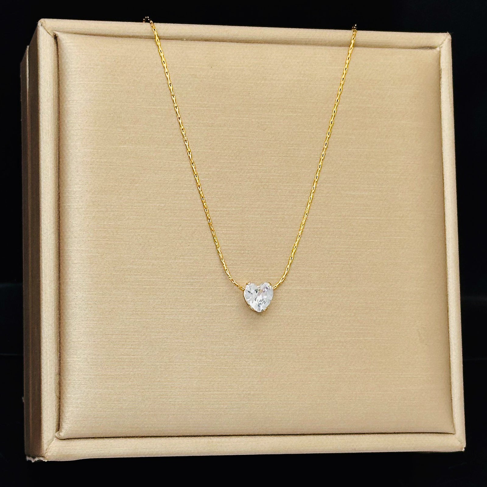 Heart Shaped White Stone Inlaid laminate Gold Necklace JLTN1282