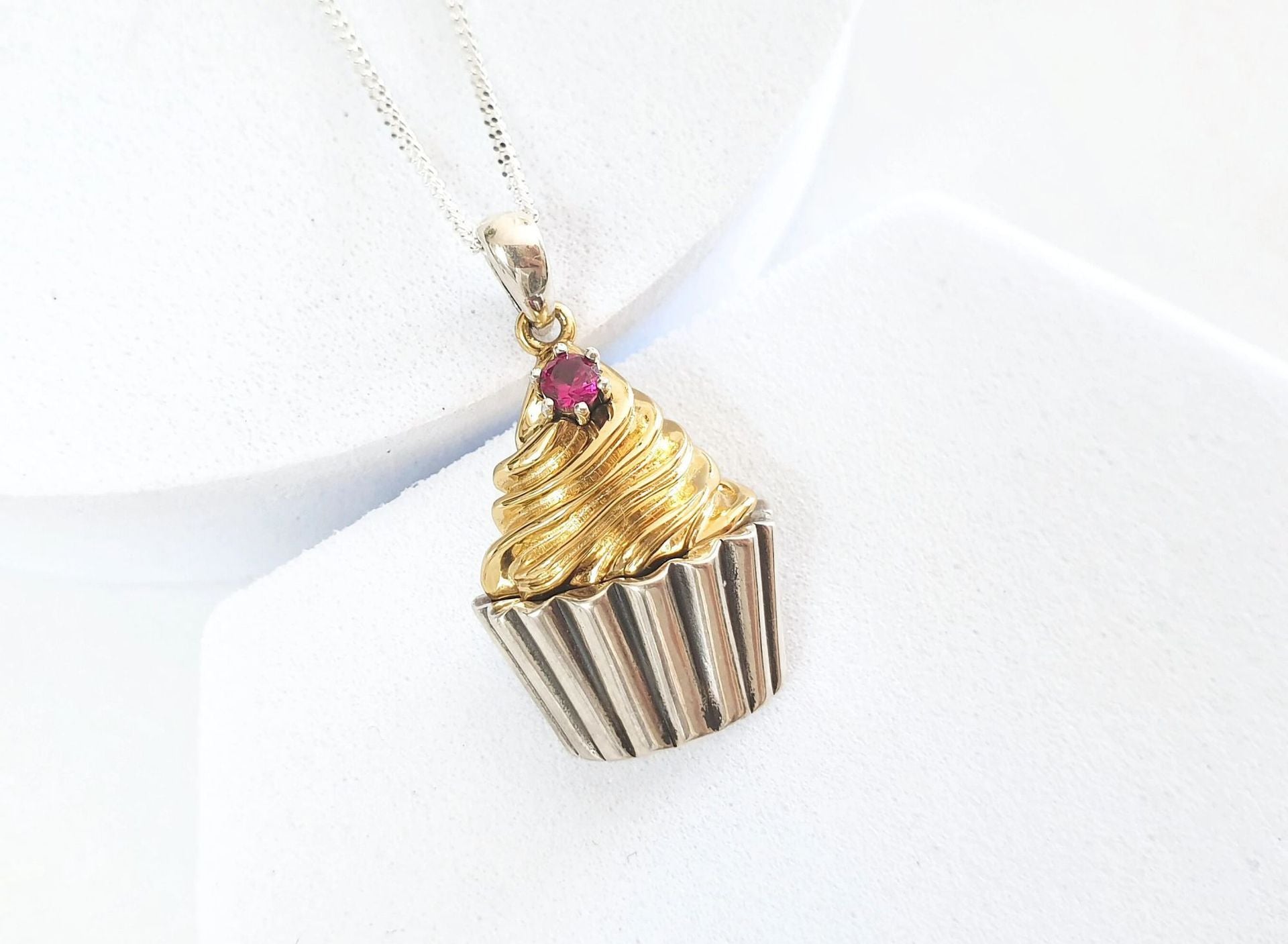 Two-Tone Cupcake Pendant Chain – Necklace jltn1467