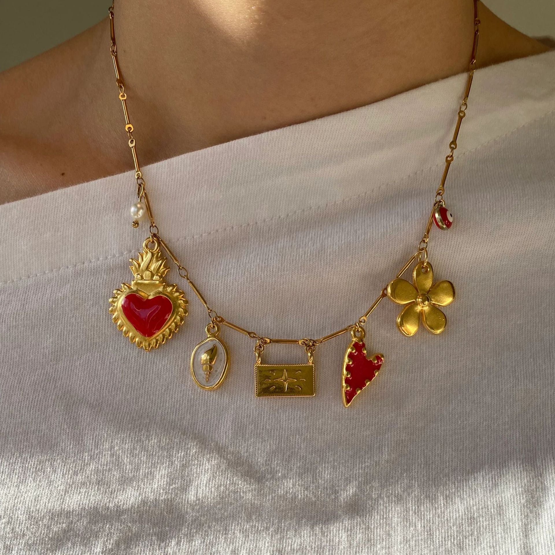 Love Pearl Shine with Red Enamel Heart & Floral Motifs Necklace jltn1470