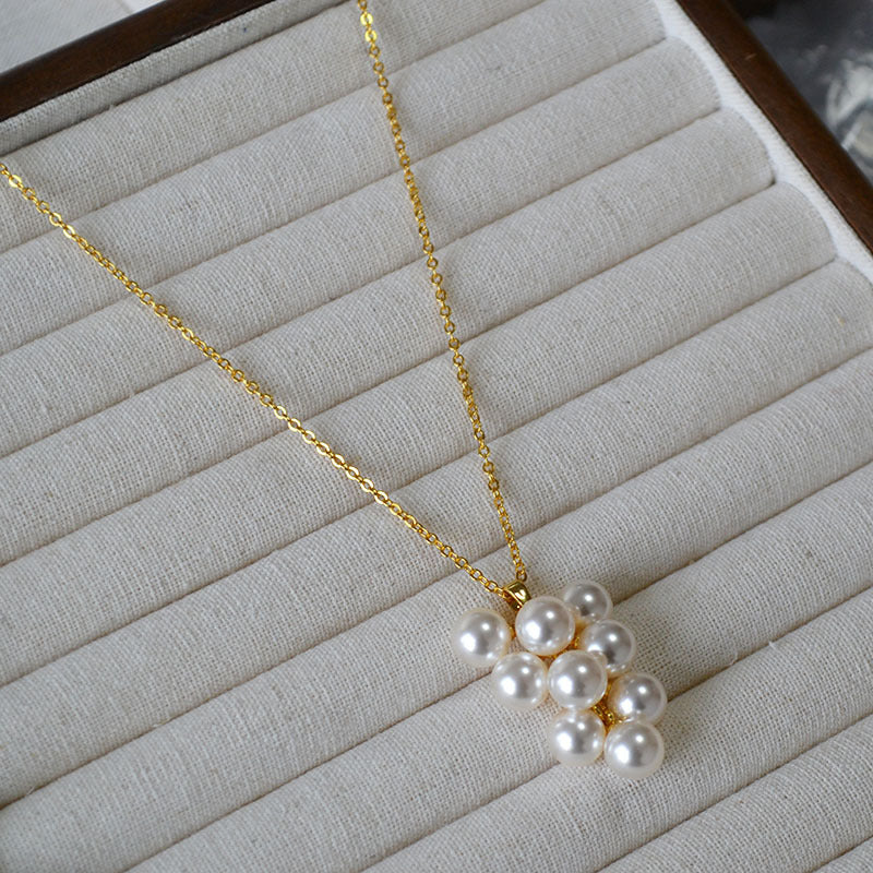 Elegant Grapes-Inspired Pearl Pendant Necklace jltn1516