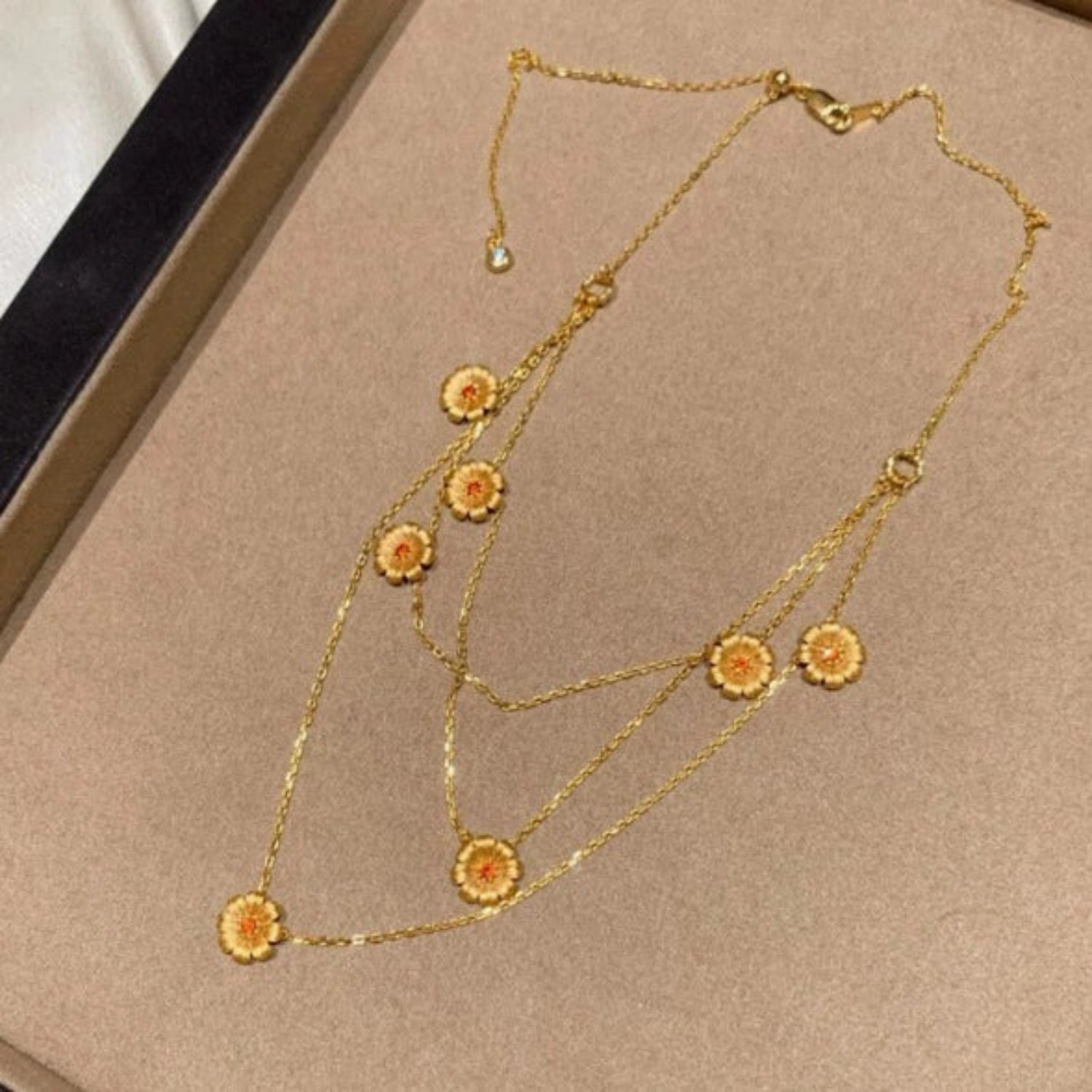 Layered Necklace With Daisy Flower Charm JLTN1697