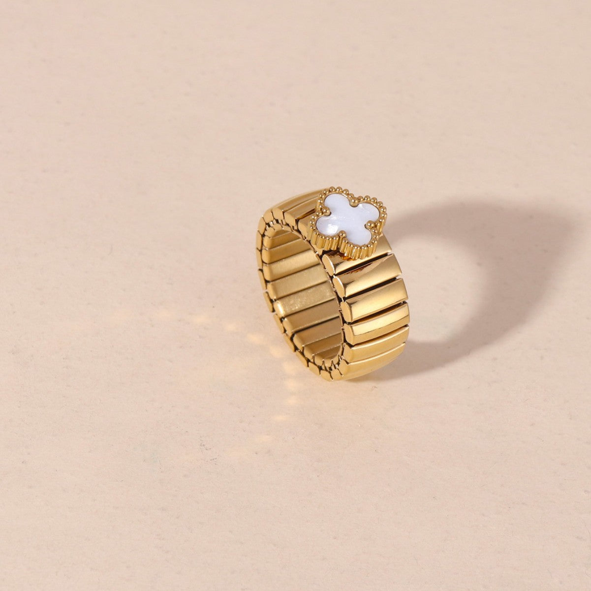 Elegant Gold Band with White Clover Motif JLTR0438
