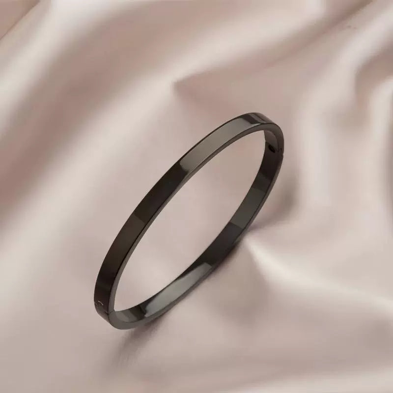 Plain black round bracelet mb0024