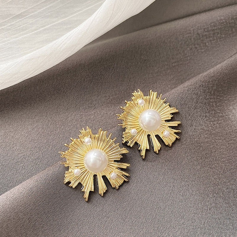 just-lil-things-gold-earrings-pin-earrings-jlt10359