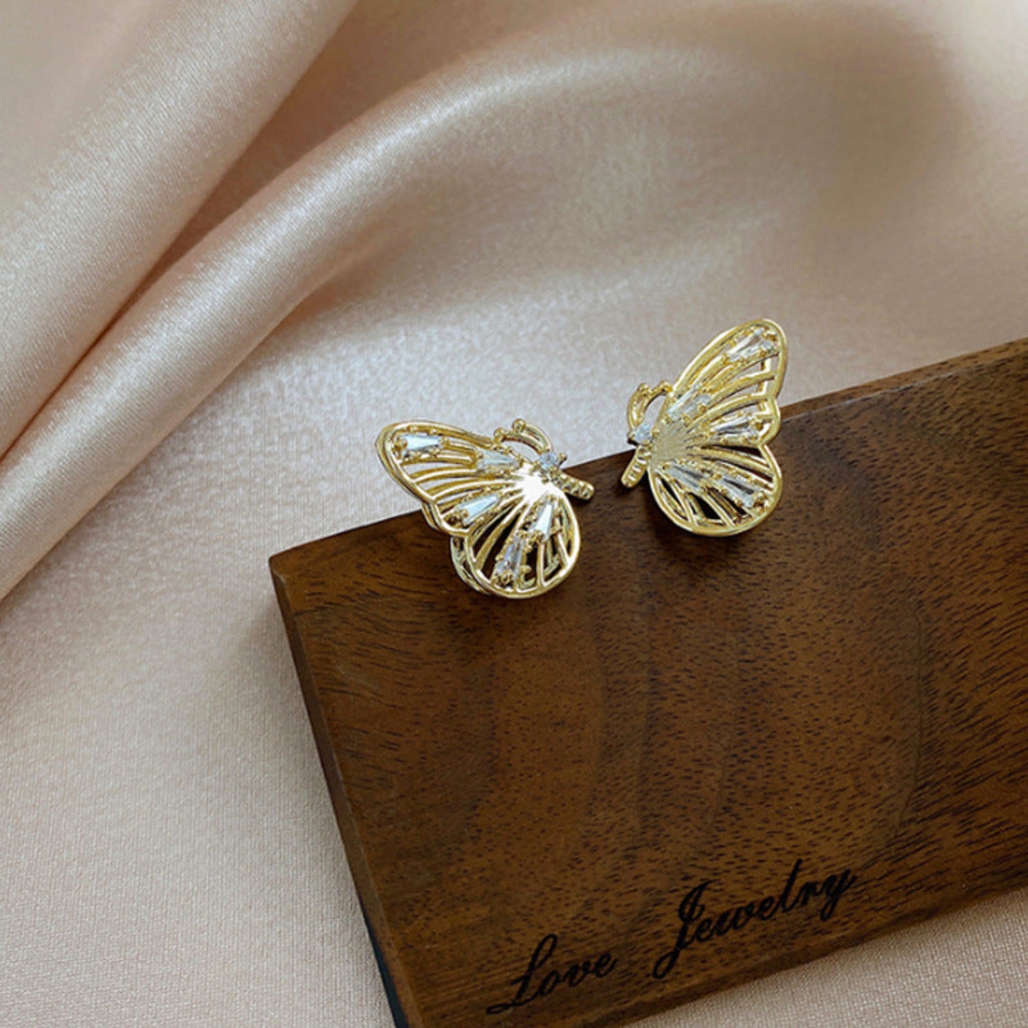 just-lil-things-gold-earrings-pin-earrings-jlt10364
