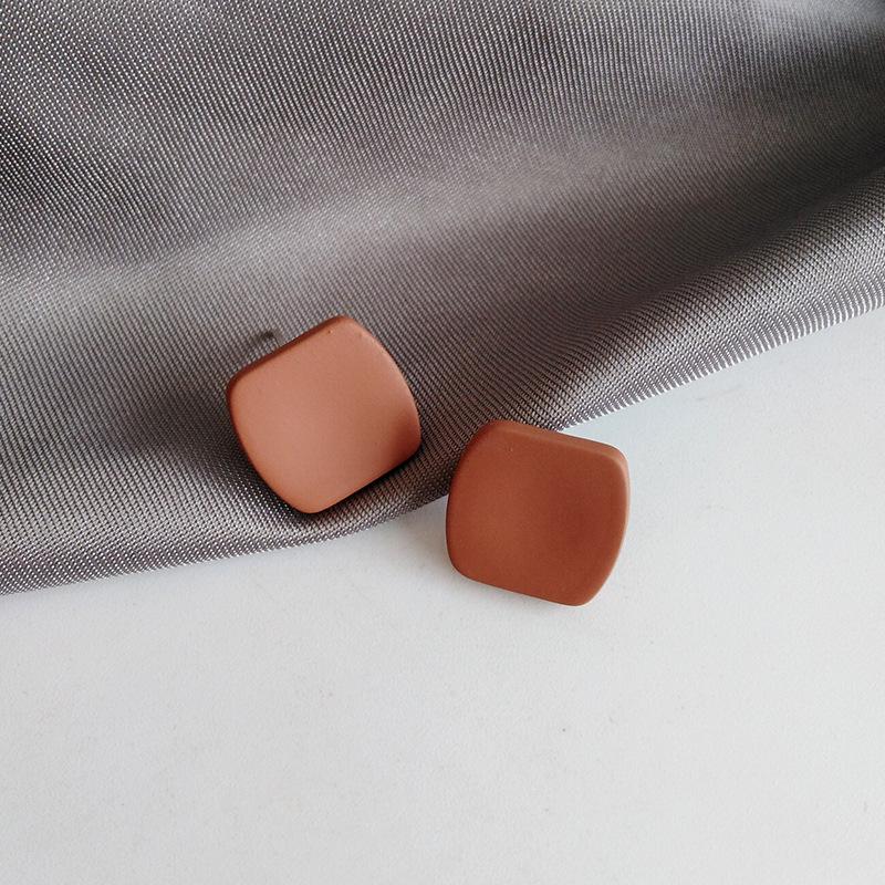 just-lil-things-pin-earrings-brown-earrings-jlt10456