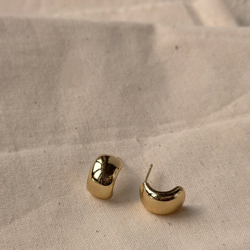 just-lil-things-gold-pin-earrings-jlt10987