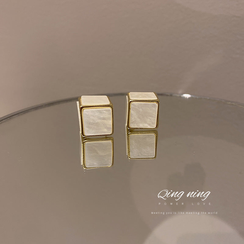 white-dice-studs-earrings-jlt11129