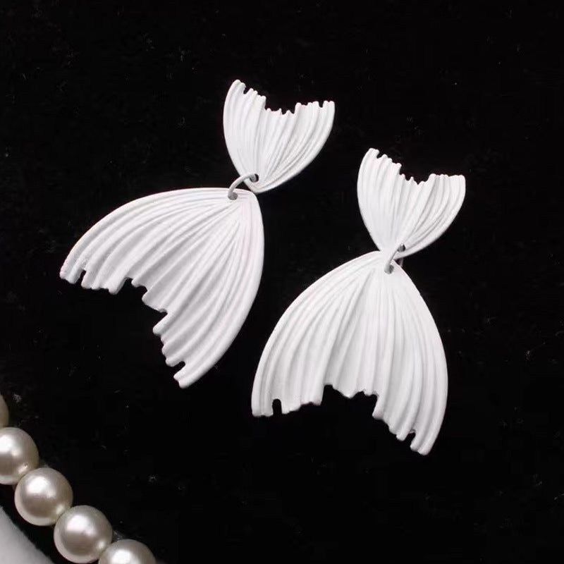 white-flower-drape-earrings-jlt11153