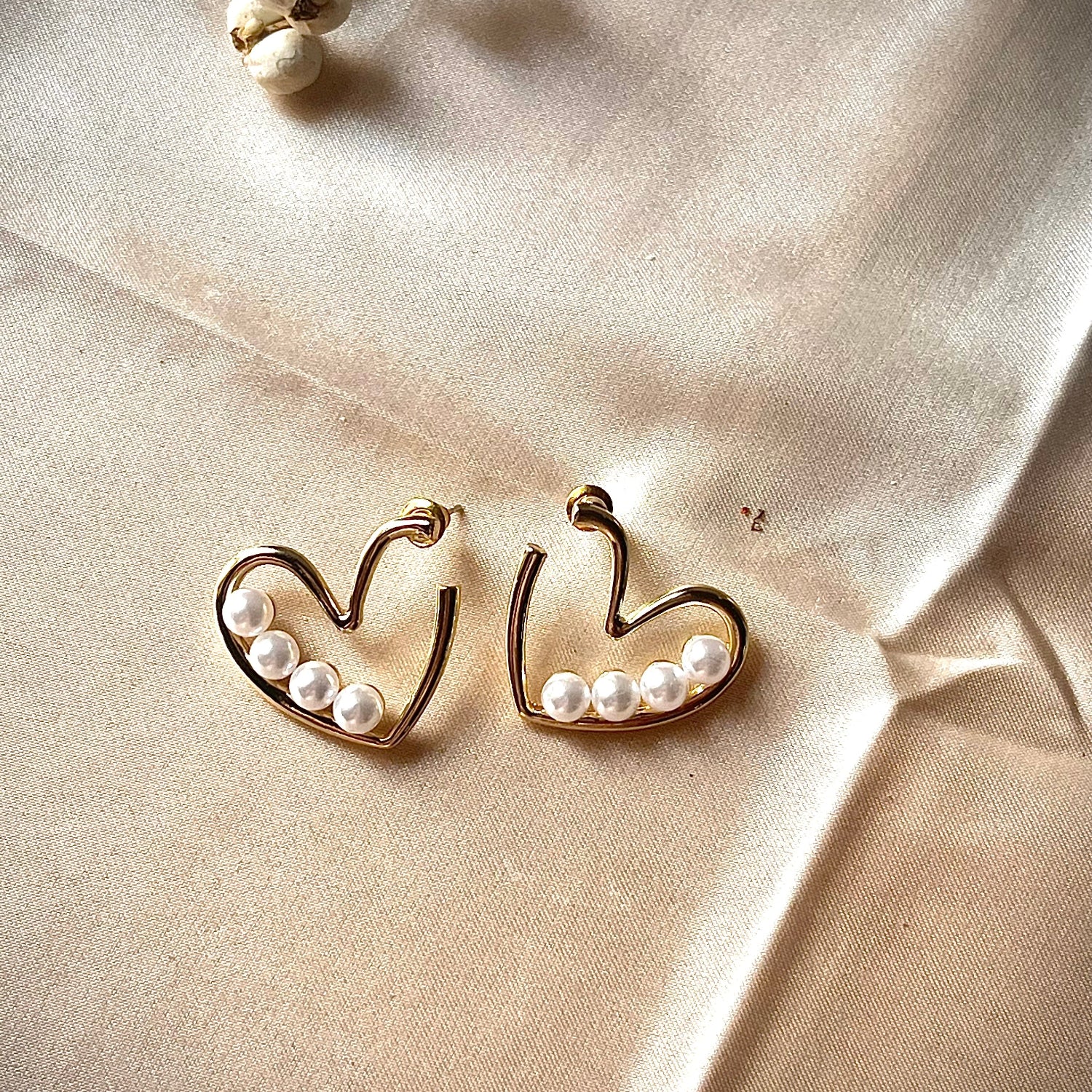 Gold Pearl Heart Pin Earring JLT11477