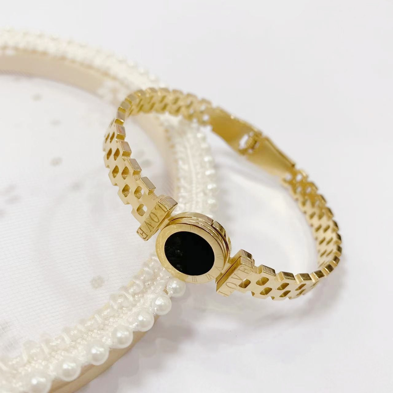 just-lil-things-artificial-gold-bracelet-jltb0301