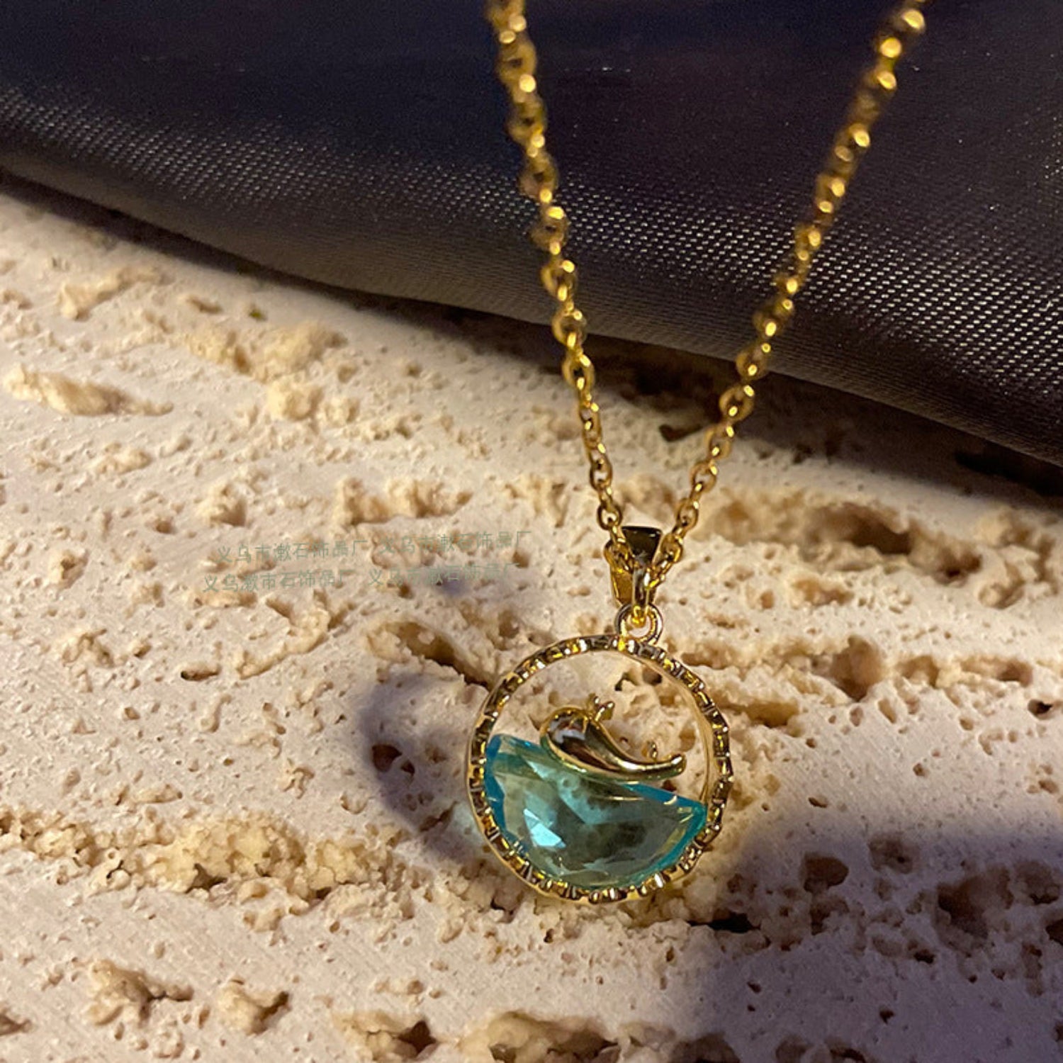 Blue Crystal whale Pendant Necklace – Elegant Nature-Inspired Jewelry JLTN0540