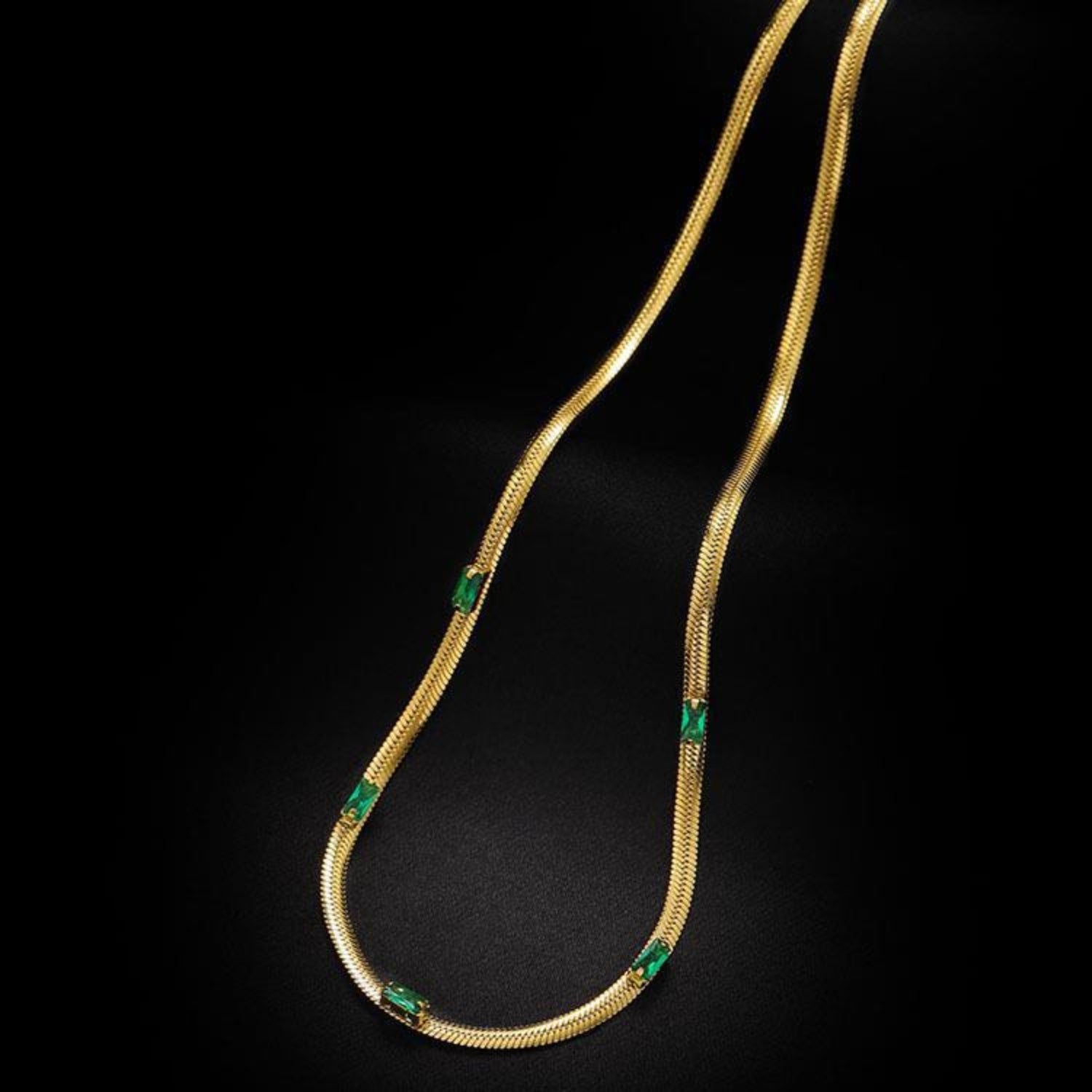 Gold-Herringbone Necklace with Crystal Accents – Modern Elegant Jewelry-jltn0565