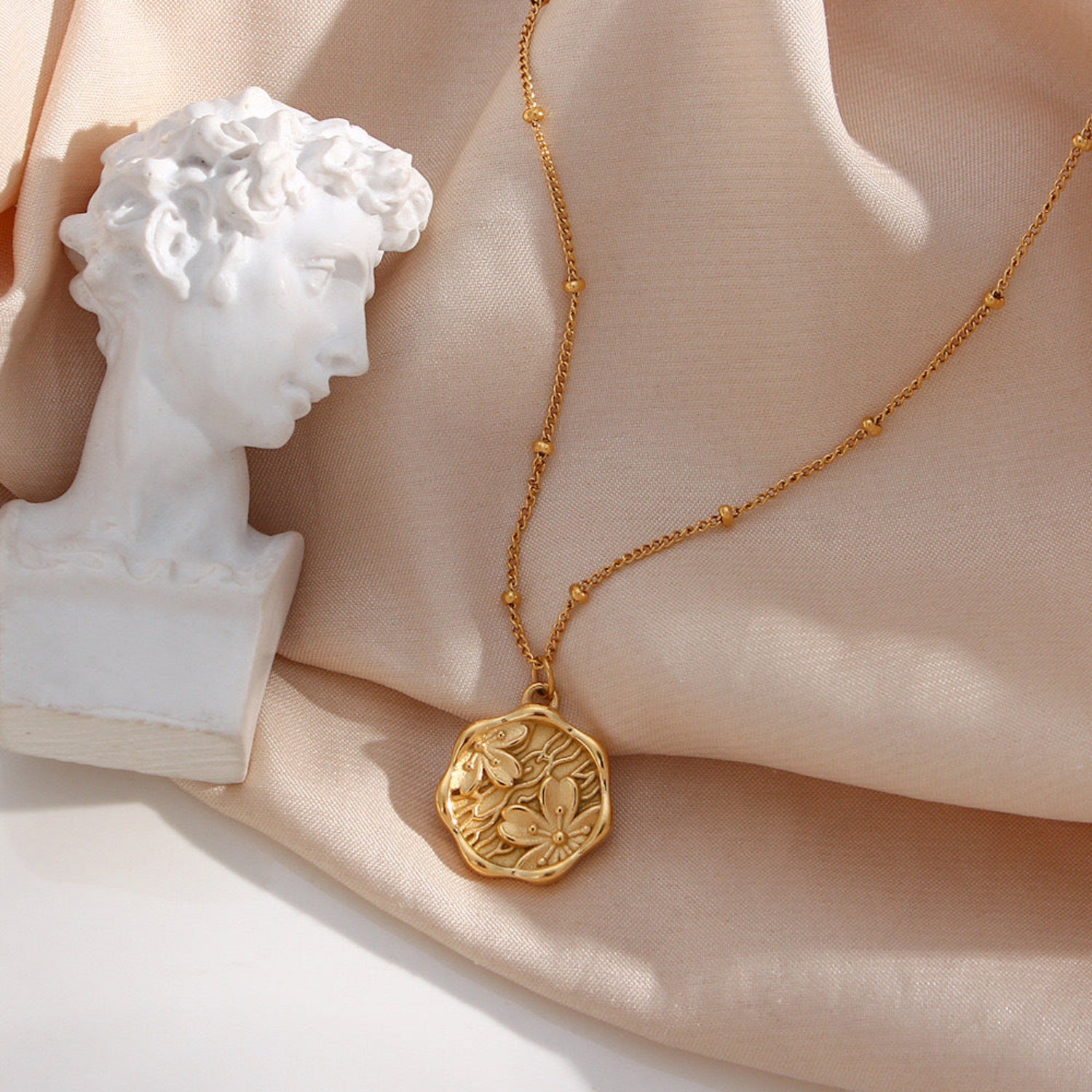 Just Lil Things- Artifical Round Floral Embossed chain- Necklace jltn0789