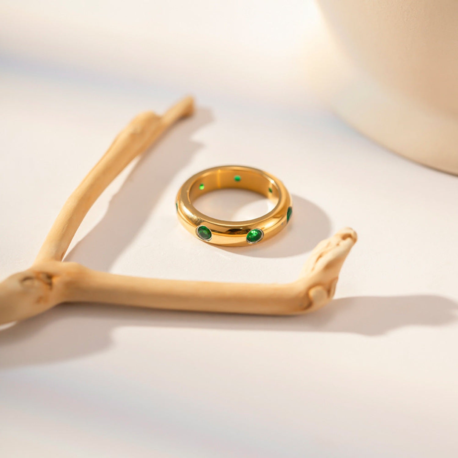 Artificial Green Stone Gold Dome Ring  jltr0261